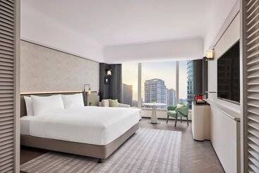هتل Hilton Shanghai City Center