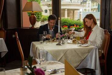 Hotel Romance