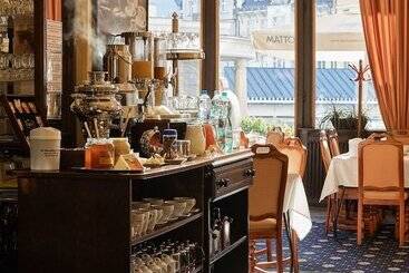 Hotel Romance