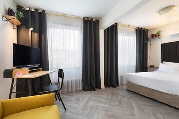 هتل Hôtel Chromatics & Restaurant Hill Club By Happyculture