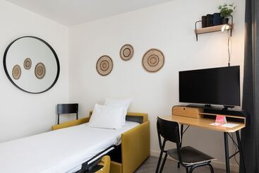 هتل Hôtel Chromatics & Restaurant Hill Club By Happyculture