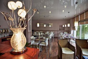 Brit Hotel Le Surcouf