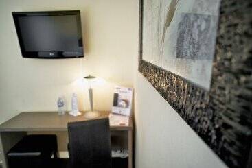 Brit Hotel Le Surcouf
