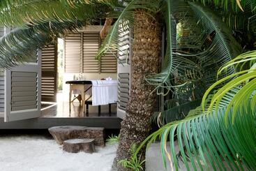 Doubletree Resort By Hilton Hotel Fiji   Sonaisali Island