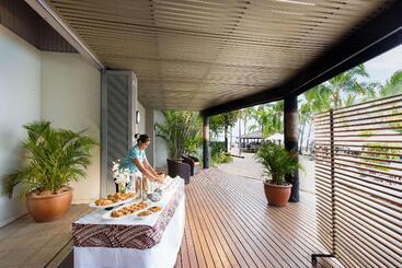 Doubletree Resort By Hilton Hotel Fiji   Sonaisali Island