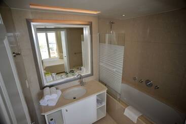 هتل Auberge De La Calanque