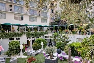 هتل Hôtel Charlemagne By Happyculture
