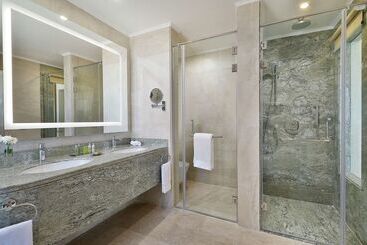 هتل Hilton Hurghada Plaza