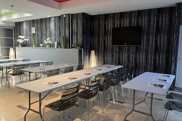 هتل Grand Hôtel Niort Centre