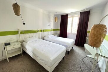 هتل Grand Hôtel Niort Centre