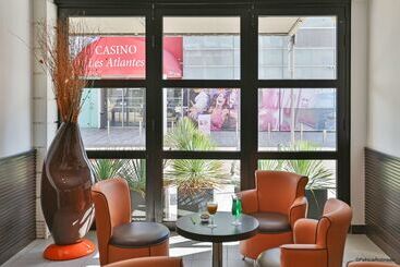هتل Kyriad Prestige Les Sables D Olonne  Plage  Centre Des Congrès