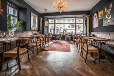 هتل St. Petersbourg   Small Luxury S Of The World
