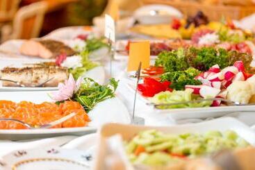 هتل St. Petersbourg   Small Luxury S Of The World