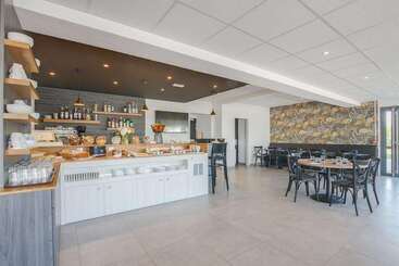 Brit Hotel Reims La Neuvillette