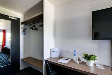Brit Hotel Reims La Neuvillette