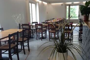 Brit Hotel Reims La Neuvillette