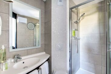 Brit Hotel Reims La Neuvillette