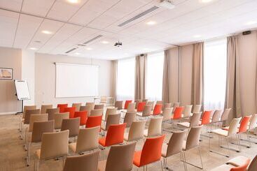 هتل Best Western Plus Paris Saclay