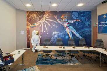 هتل Best Western Plus Paris Saclay