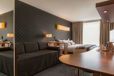 هتل Best Western Plus Paris Saclay