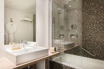 هتل Best Western Plus Paris Saclay
