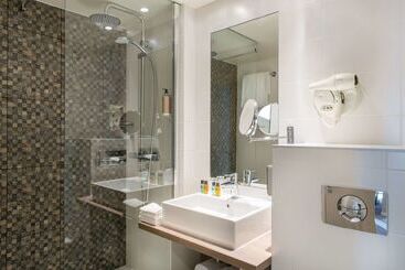 هتل Best Western Plus Paris Saclay