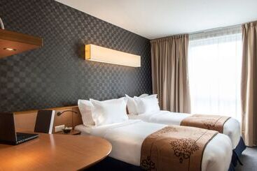 هتل Best Western Plus Paris Saclay