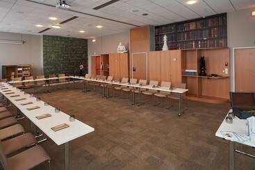 هتل Best Western Plus Paris Saclay