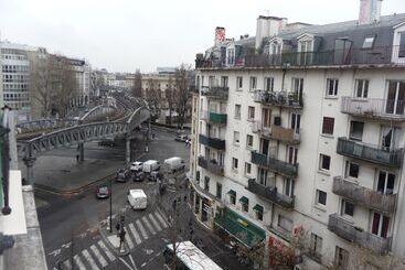 هتل Hôtel Des Buttes Chaumont