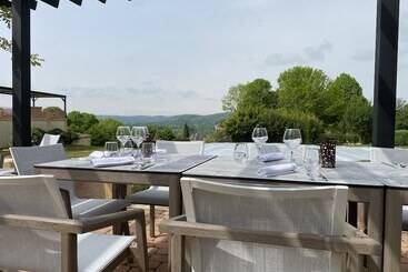 هتل Domaine De Rochebois & Spa Nuxe