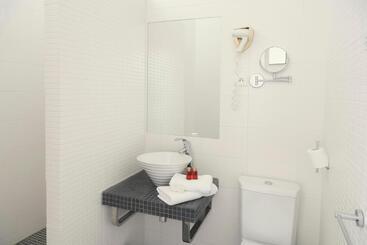 هتل Hôtel Bristol Pau
