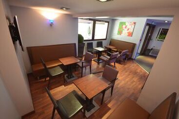 酒店 Kyriad Dijon Est  Mirande