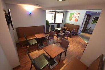 酒店 Kyriad Dijon Est  Mirande