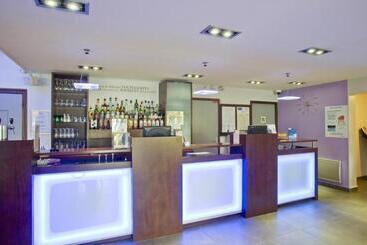 酒店 Kyriad Dijon Est  Mirande