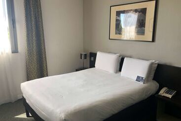 هتل Kyriad Hôtel Orly Aéroport   Athis Mons