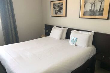 هتل Kyriad Hôtel Orly Aéroport   Athis Mons