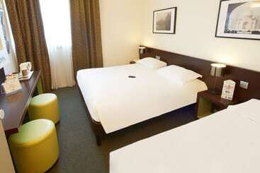 هتل Kyriad Hôtel Orly Aéroport   Athis Mons