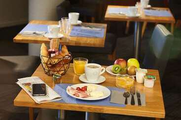 هتل Kyriad Hôtel Orly Aéroport   Athis Mons