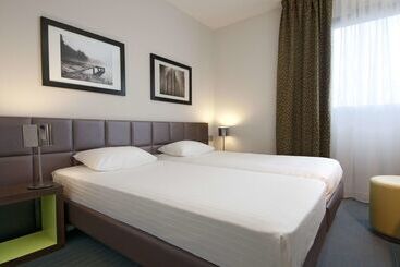 هتل Kyriad Hôtel Orly Aéroport   Athis Mons