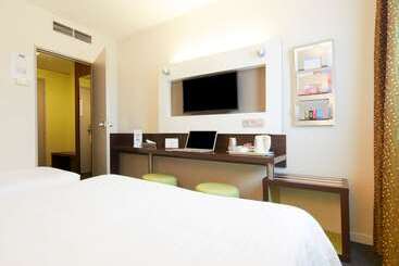 هتل Kyriad Hôtel Orly Aéroport   Athis Mons