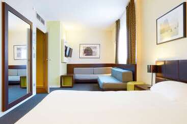 هتل Kyriad Hôtel Orly Aéroport   Athis Mons