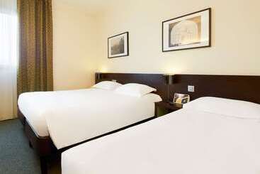 هتل Kyriad Hôtel Orly Aéroport   Athis Mons