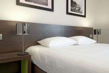 هتل Kyriad Hôtel Orly Aéroport   Athis Mons