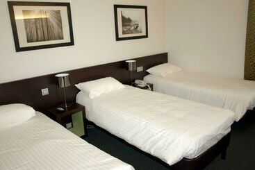 هتل Kyriad Hôtel Orly Aéroport   Athis Mons