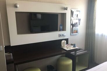 هتل Kyriad Hôtel Orly Aéroport   Athis Mons