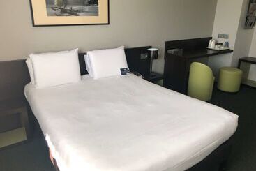هتل Kyriad Hôtel Orly Aéroport   Athis Mons