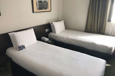 هتل Kyriad Hôtel Orly Aéroport   Athis Mons