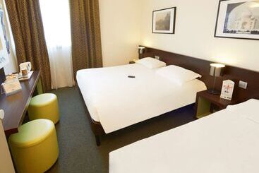 هتل Kyriad Hôtel Orly Aéroport   Athis Mons