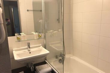 هتل Kyriad Hôtel Orly Aéroport   Athis Mons
