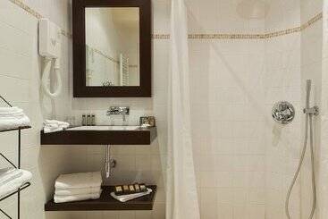هتل Le Clos Medicis